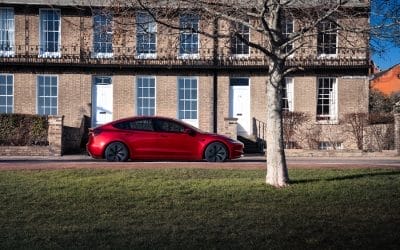 Viitorul autonom al Tesla: Dezvăluirea Robotaxi la Warner Bros.
Studios, în octombrie