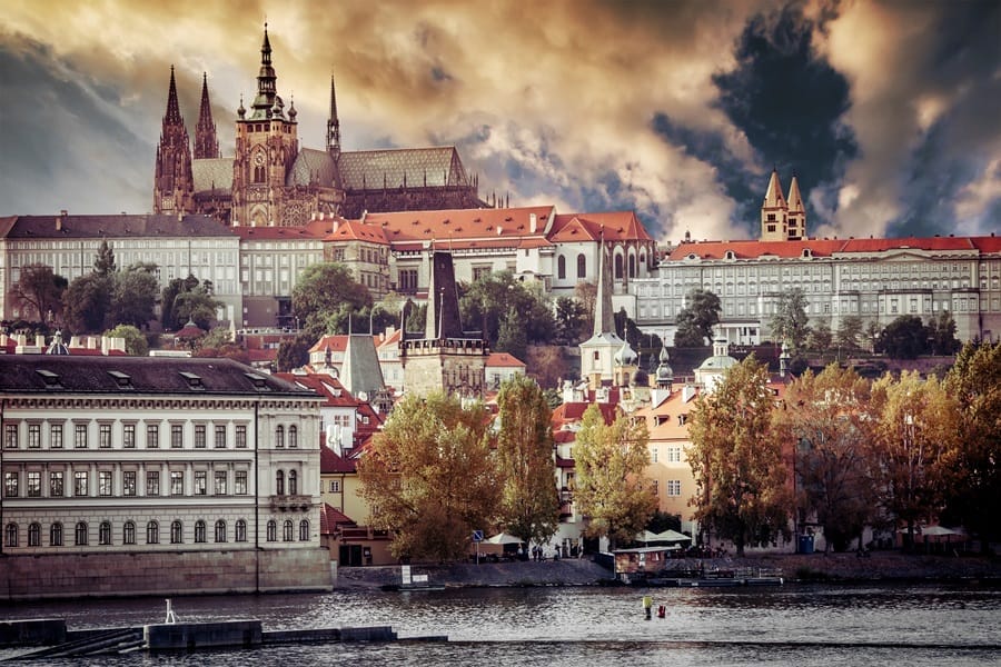Private debts for Czech mid-sized companies: Boosting výroba and technologie